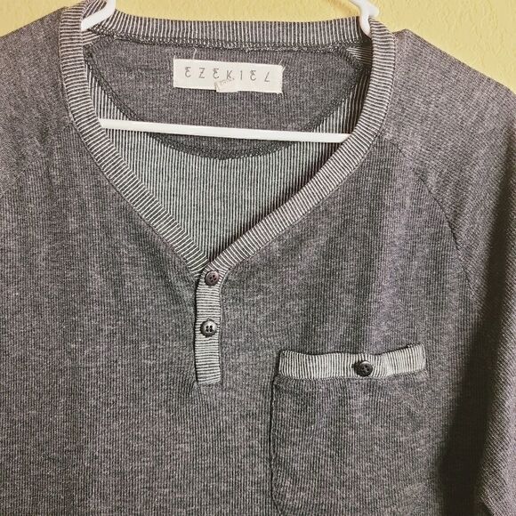 Ezekiel Henley Shirt    - Picture 2 of 7